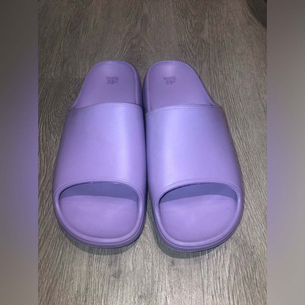 Wild Fable Women's Robbie Slide Sandals in a light purple or lilac color size 9